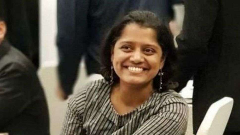 IAS Success Story : एक गरीब दुकानदार की बेटी बन गई IAS अफसर