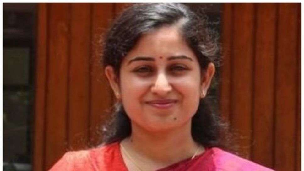 IAS Success Story: 8से 10 घंटे की नौकरी करते-करते UPSC पास कर बन गई IAS जानें सफलता की कहानी