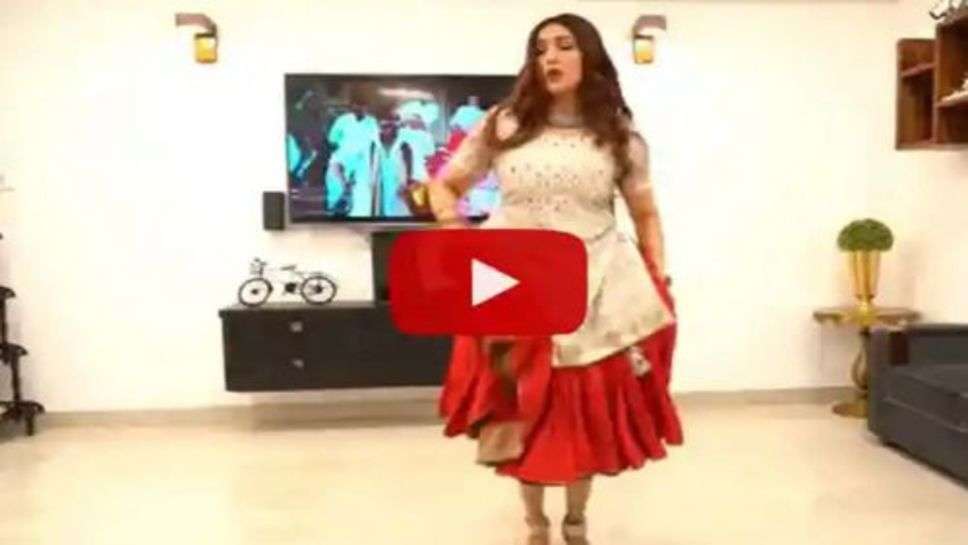 Sapna Chaudhary Dance Video : सपना चौधरी ने घर के ड्रॉइंग रूम में किया ऐसा डांस फैंस के उड़े होश, देखें वीडियो