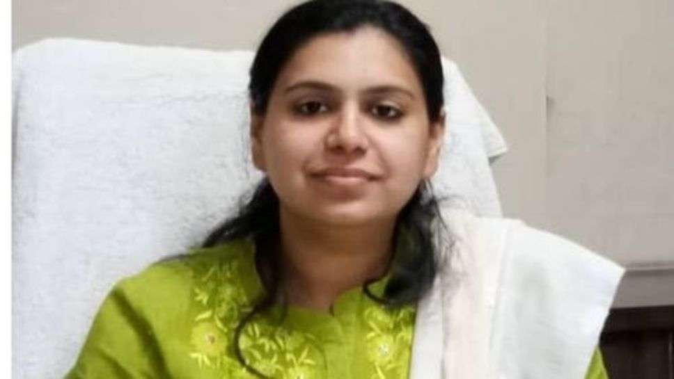 IAS Success Story: विदेश में नौकरी छोड़ भारत में आकर बन गई आईएएस (IAS) अधिकारी