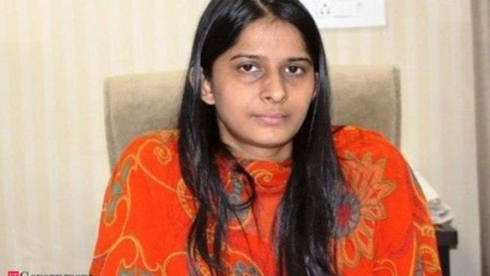 IAS Success Story: पढ़ाई की MBBS की और बन गई IAS अफसर जानें सफलता की कहानी