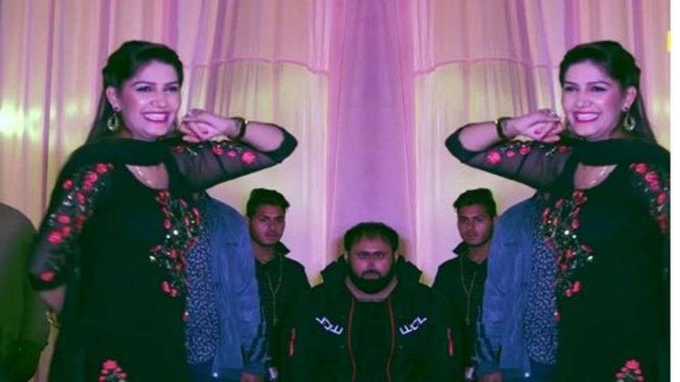 sapna chaudhary Dance : सपना चौधरी ने काला सूट पहनकर किया डांस, दर्शको ने फाडा टेंट