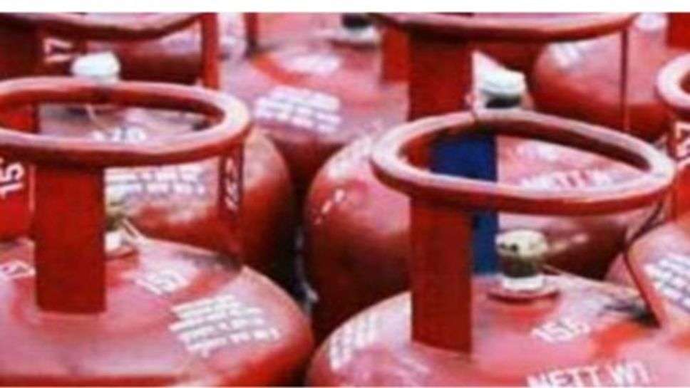 Today Gas Cylinder Prices:  महंगाई की मार, गैस सिलेंडर के दामों में एक बार फिर से बढ़ोतरी