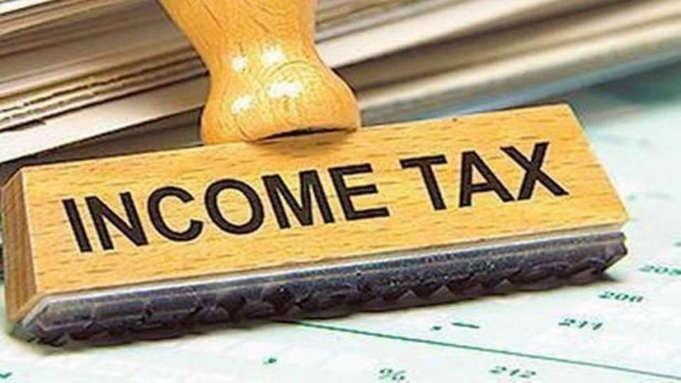 Income Tax Slab :  बजट में इनकम टैक्स स्लैब में हो सकता है बदलाव, जानें 2.5 से बढाकर कितनी होगी टैक्स छूट लिमिट