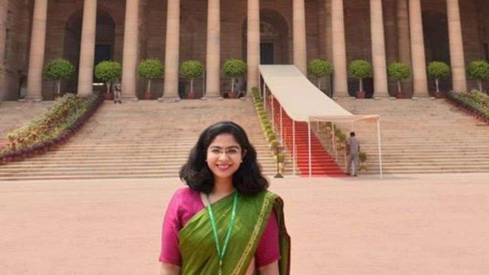 IAS Success Story: रिजल्ट देखने तक की हिम्मत नही थी,इस IAS अधिकारी में