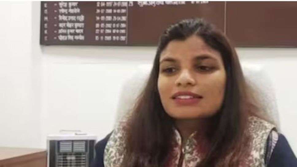 IAS Success Story: पापा लगाते थे फल सब्जियों की रेहडी, बेटी मेहनत कर बन गई IAS अफसर