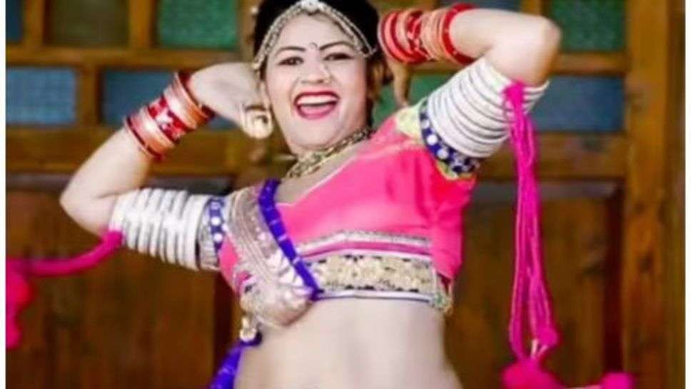 Gori Nogori New Dance :गोरी नोगोरी ने लगाए ऐसे ठुमके, कि 60 साल के ताऊ भी लगे नाचने