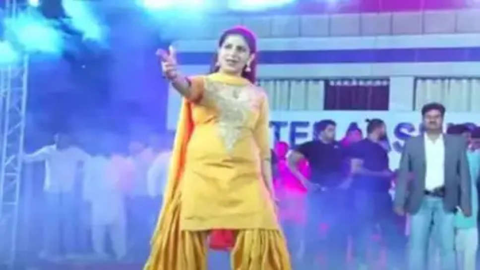 Sapna Chaudhary New Dance:सपना चौधरी के पिले सूट ने फैंस के दिलों पर ढाया कहर, डांस देख आप में भी आएगा जोश