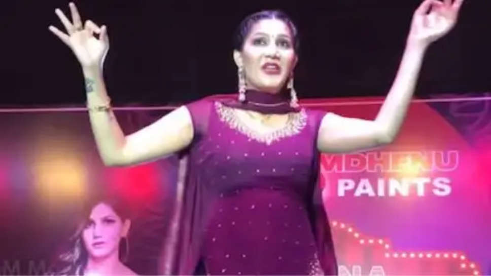 Sapna Chaudhary Dance in Hindi: सर्द हवाओं में सपना चौधरी के डांस को देख, फैंस को लगने लगी गर्मी